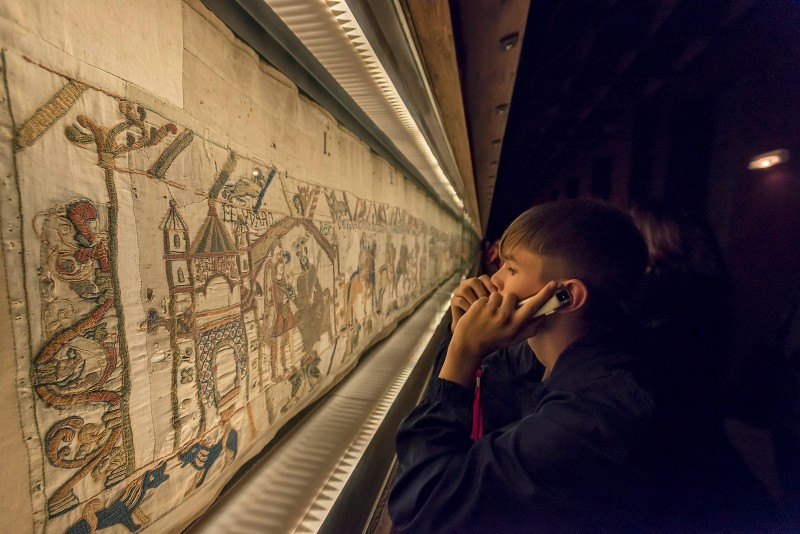 l_history-school-trips-bayeux-tapestry-2