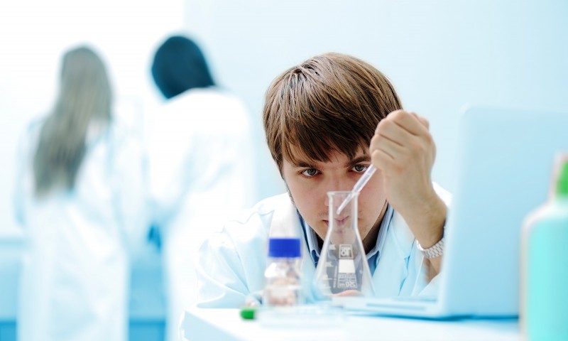 l_school-trips-abroad-berlin-science