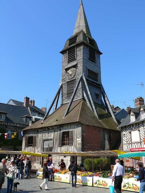 l_school-trips-abroad-honfleur-town