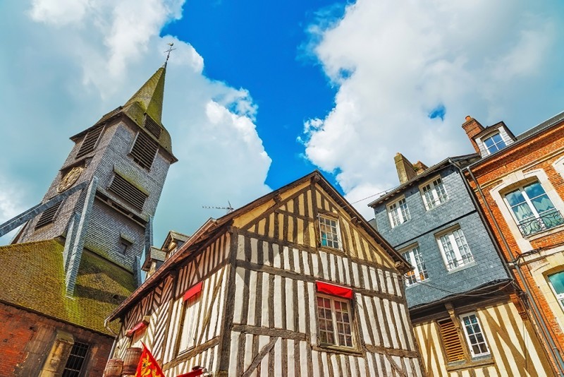 l_school-trips-france-honfleur-town-2