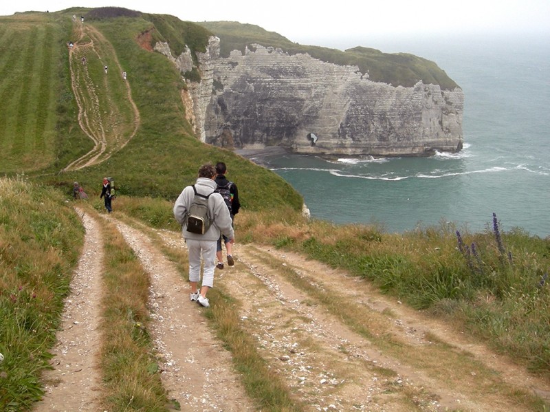 l_school-trips-to-normandy-art-etretat-2