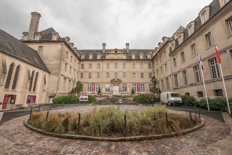 l_school-trips-to-normandy-bayeux-museum-2