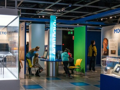 m_educational-school-trips-to-america-intel-museum