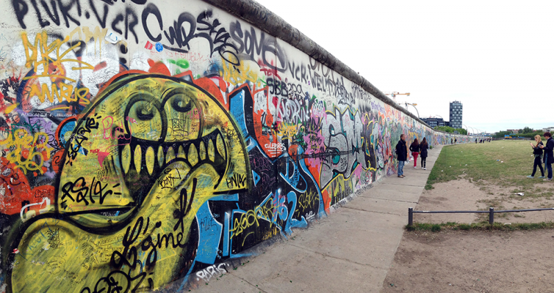 l_art-school-trip-to-east-side-gallery-1 berlin