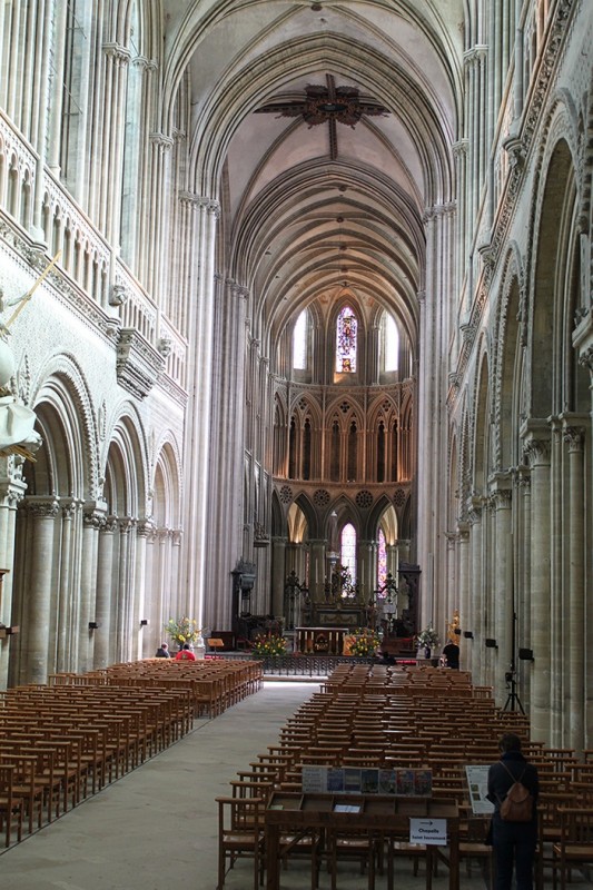 l_primary-school-residential-trips-cathedral-bayeux