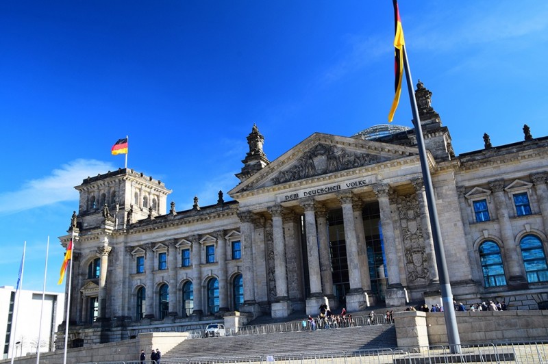 l_primary-school-residential-trips-reichstag-2