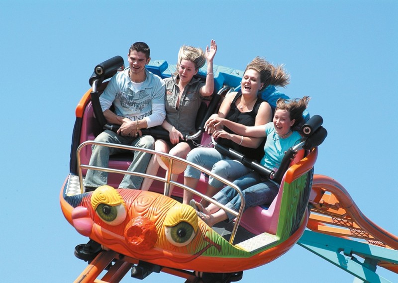 l_school-trips-abroad-bagatelle-theme-park-1