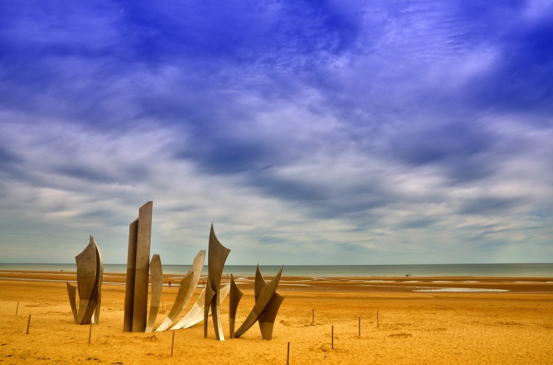 l_school-trips-abroad-omaha-beach-2