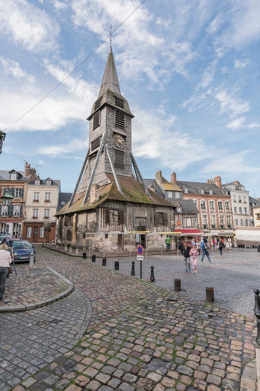 l_school-trips-to-normandy-honfleur-town-1