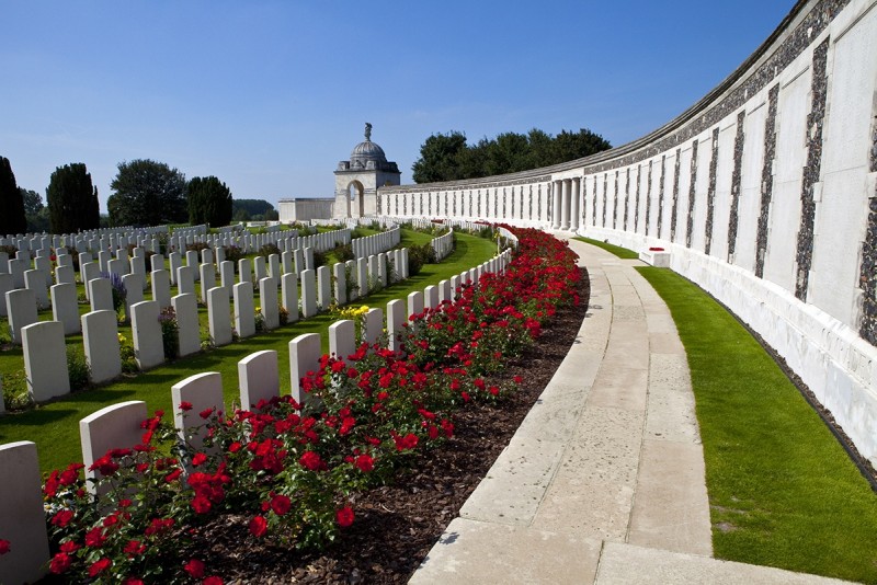 l_school-trips-tyne-cot-2
