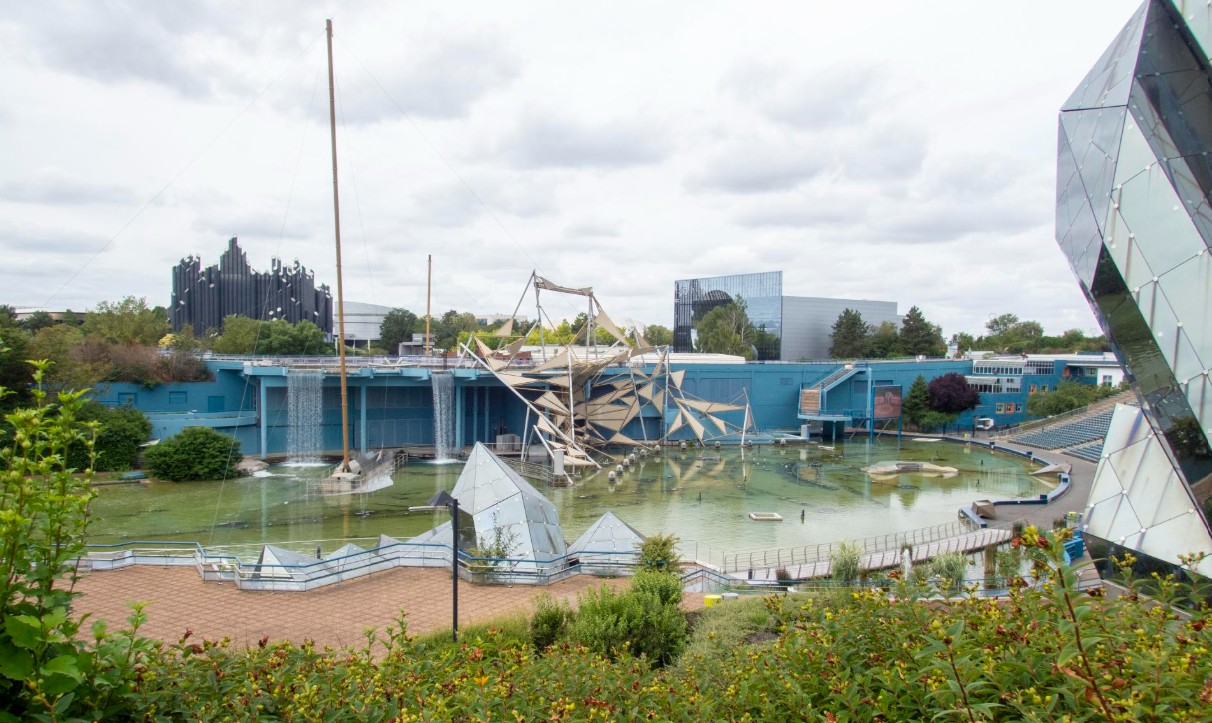 Futuroscope Dreams nighttime show