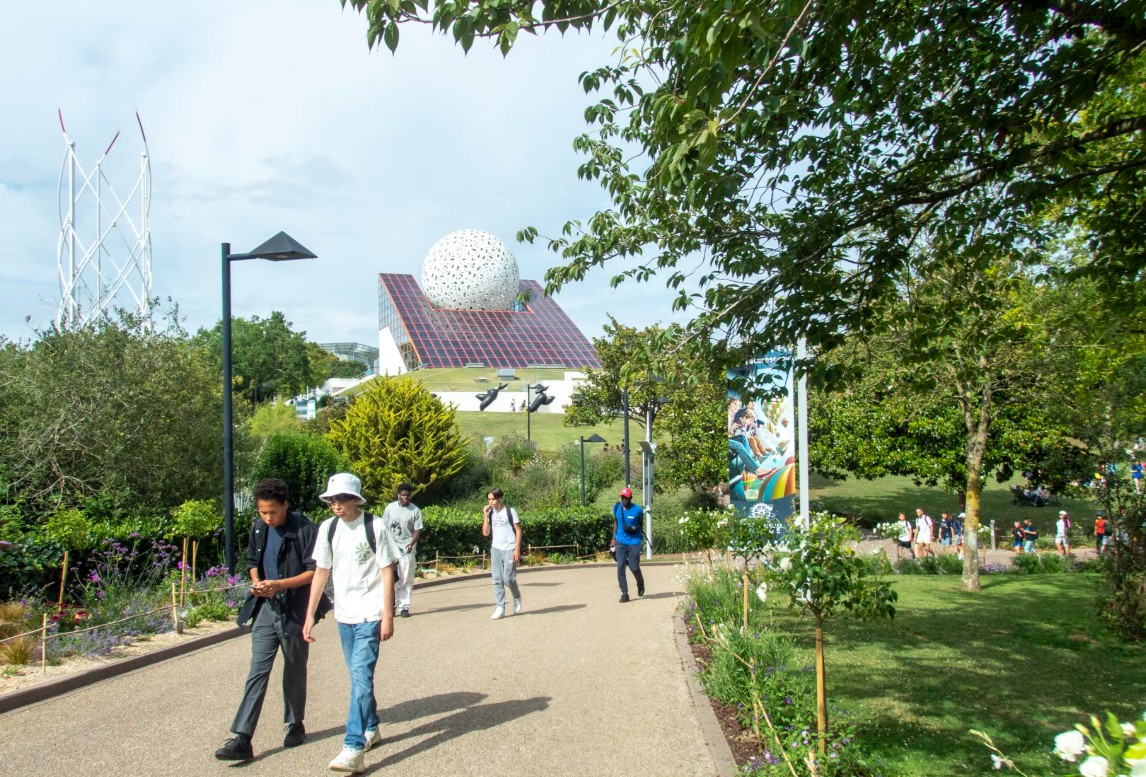 Futuroscope path
