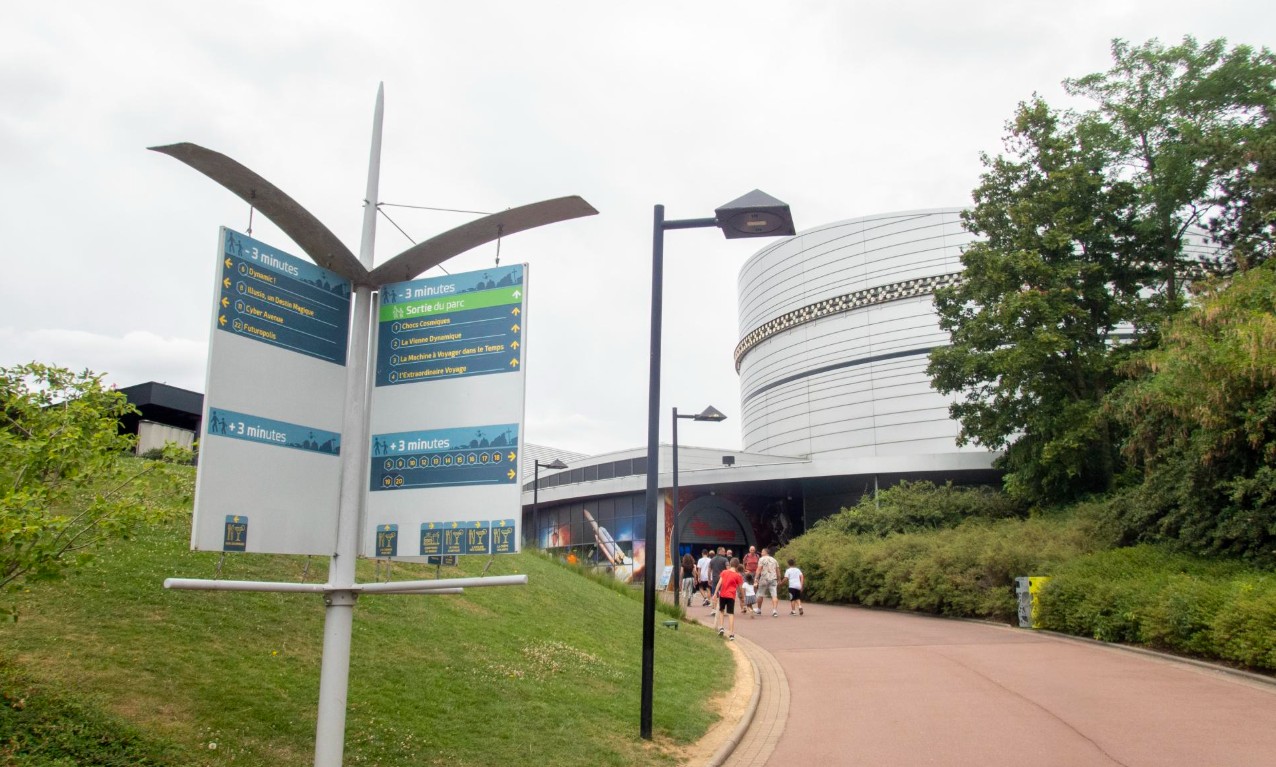 Futuroscope towards planetarium building